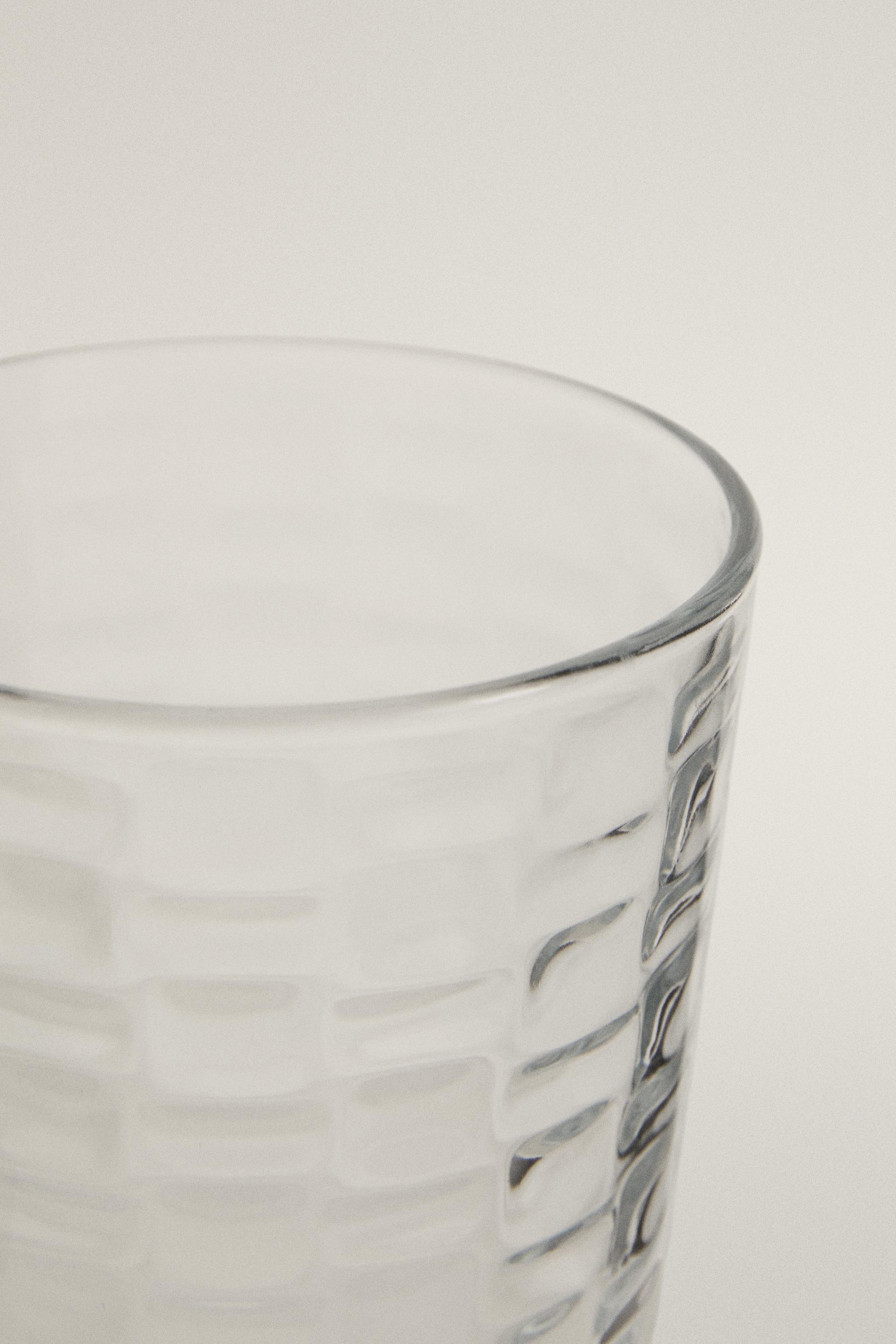 RAISED SQUARE-EFFECT TUMBLER